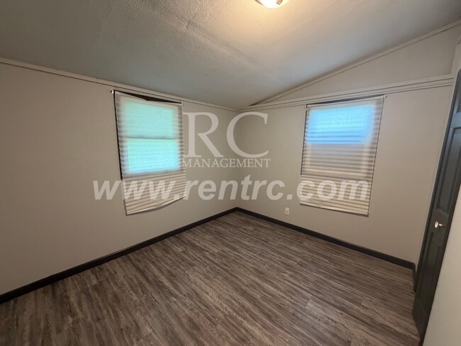 Building Photo - 638 McNeil-E
