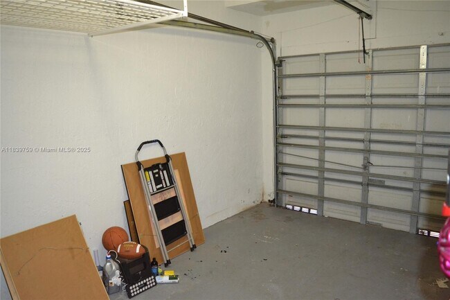 Building Photo - 10190 SW 88th St