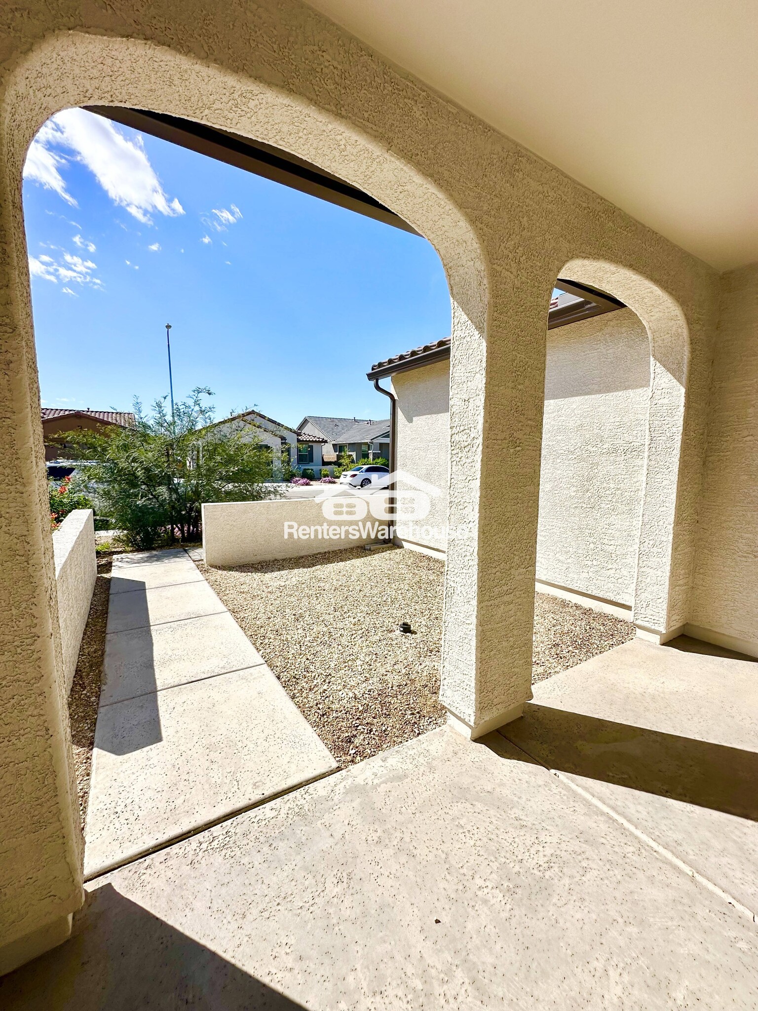 Building Photo - 8956 W Solano Dr