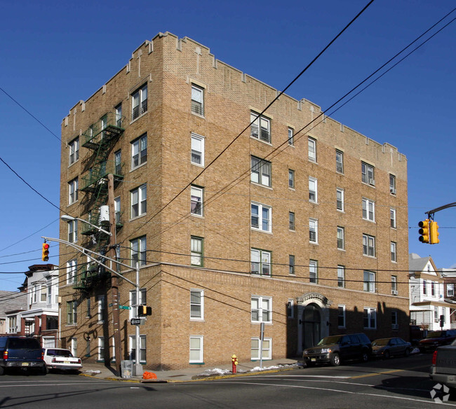 Building Photo - 1500 Kerrigan Ave