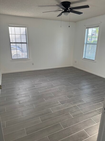 Building Photo - 4517 Jamaica Pl