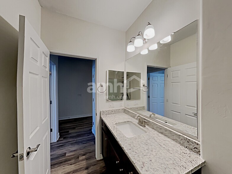 Building Photo - 9081 Blue Saguaro St