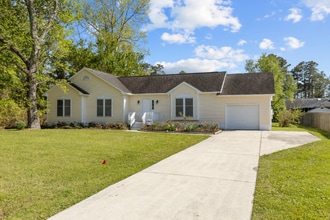 Building Photo - 736 Comet Dr