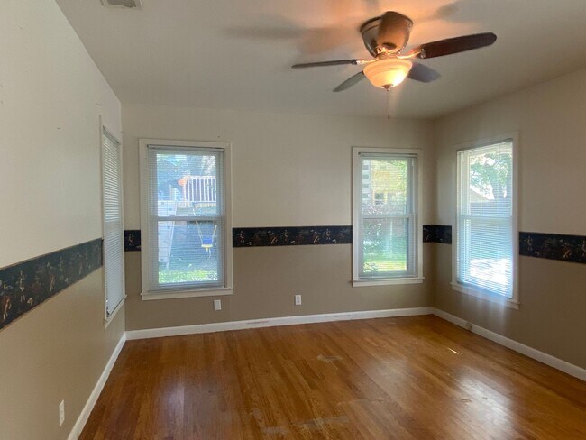 Building Photo - 4 BEDROOM WITH POOL