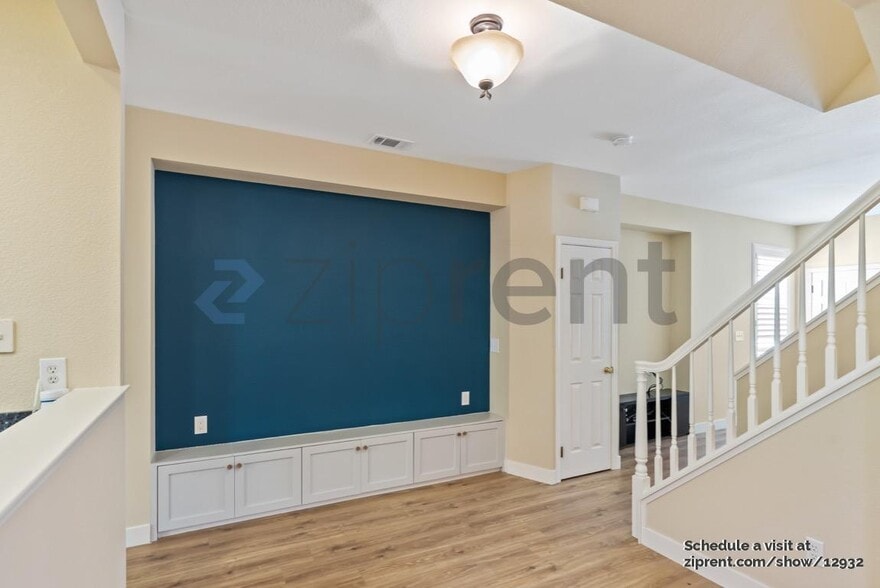 Building Photo - Unit