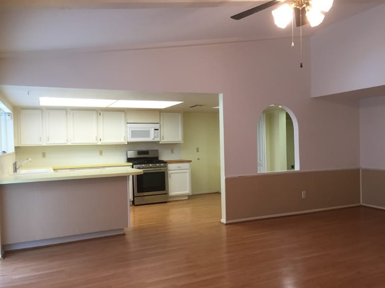 Building Photo - 5006 Green Oaks Dr