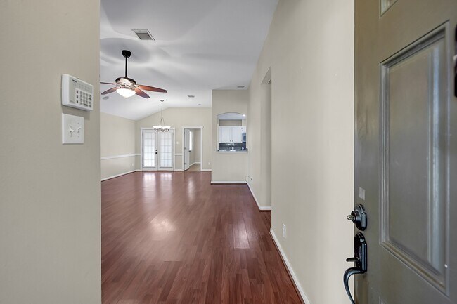 Building Photo - 222 Lazy Ln