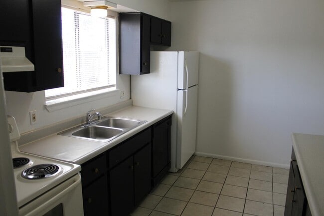 Building Photo - 3505 Lafayette Dr NE