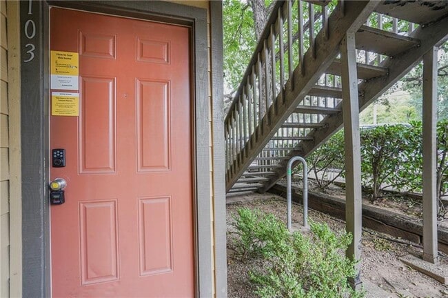 Building Photo - Cozy Studio Home with Fireplace & Walk-In Closet!