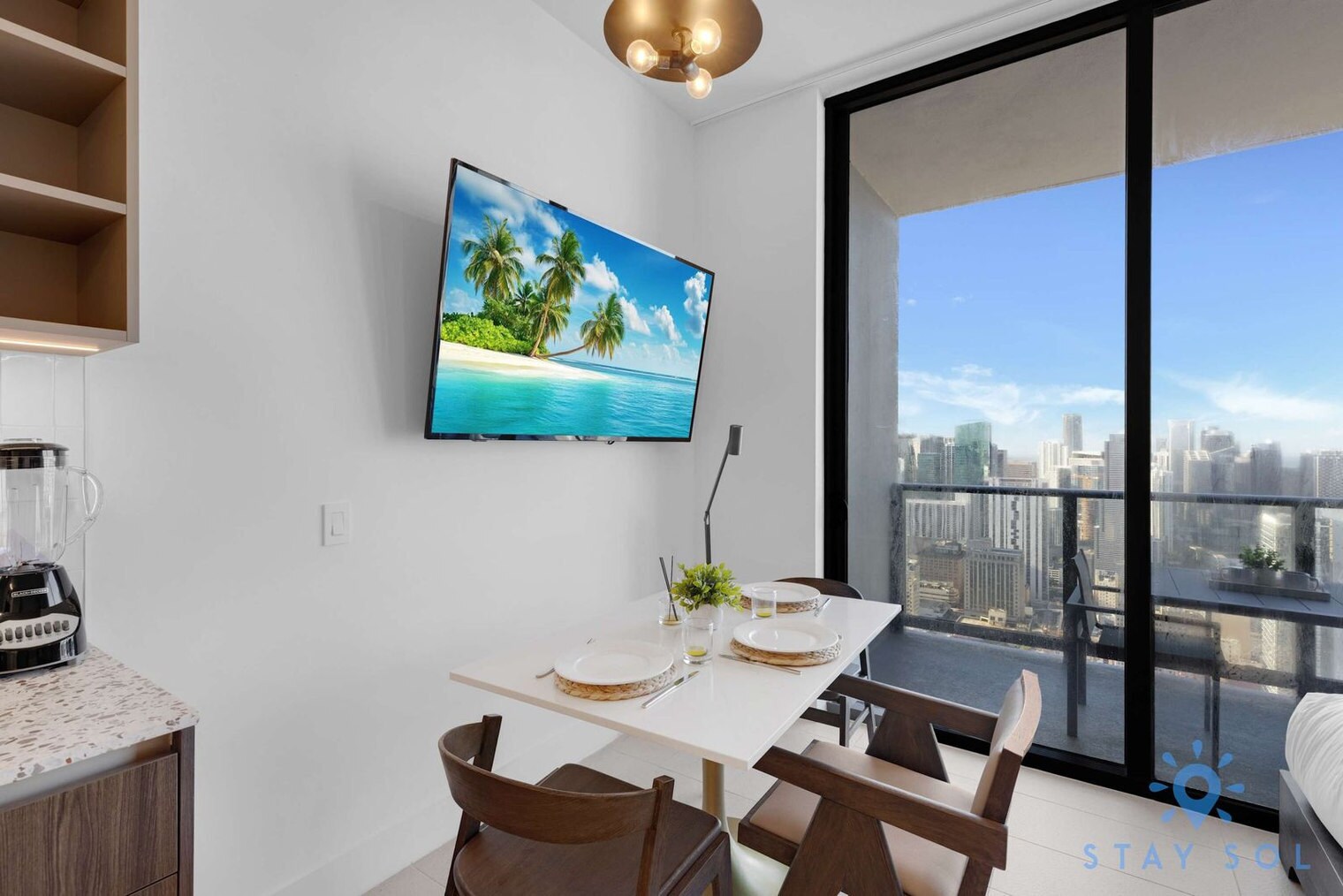 Building Photo - 601 NE 1st Ave