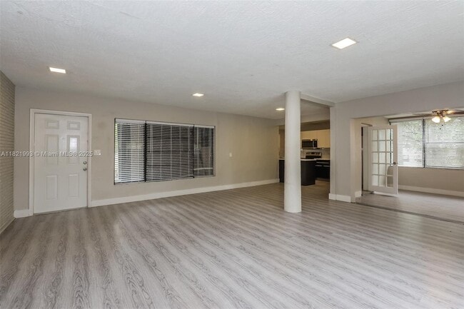 Building Photo - 1185 Arizona Ave
