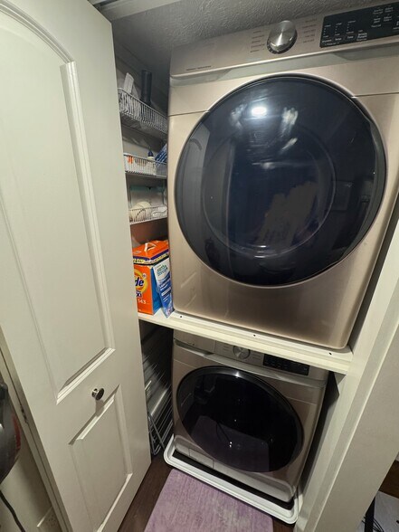 Laundry - 1822 N Rock Springs Rd NE