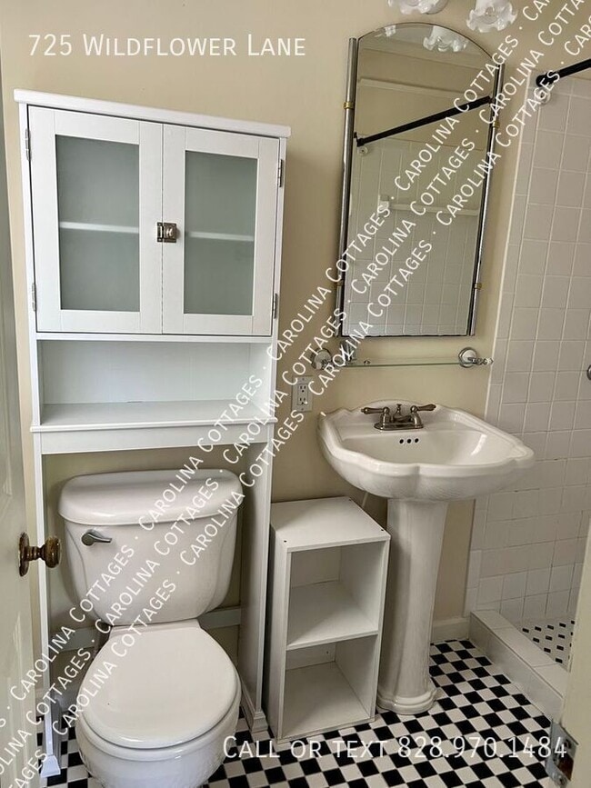 Building Photo - 725 Wildflower Ln