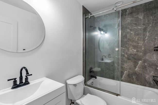 Building Photo - 36 Van Buren Ave