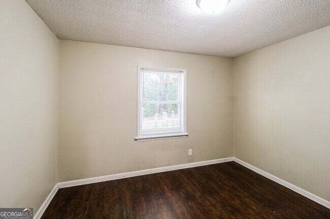 Building Photo - 5151 Hillside Dr NW