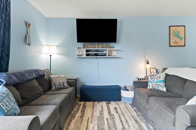 Building Photo - 131 Lake St