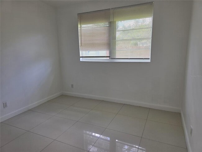 Building Photo - 1103 Teakwood Ave