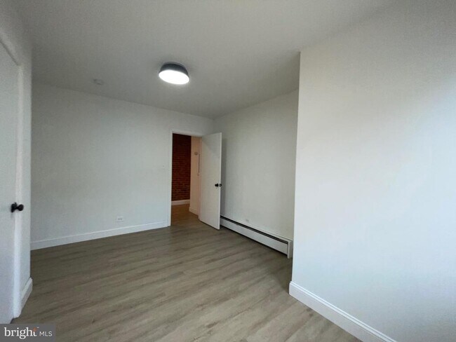 Building Photo - 900 N 29th St