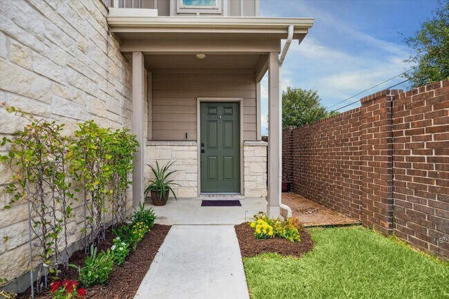Building Photo - 5134 Aedan Oak St