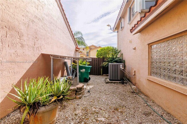 Building Photo - 4670 SW 154th Pl