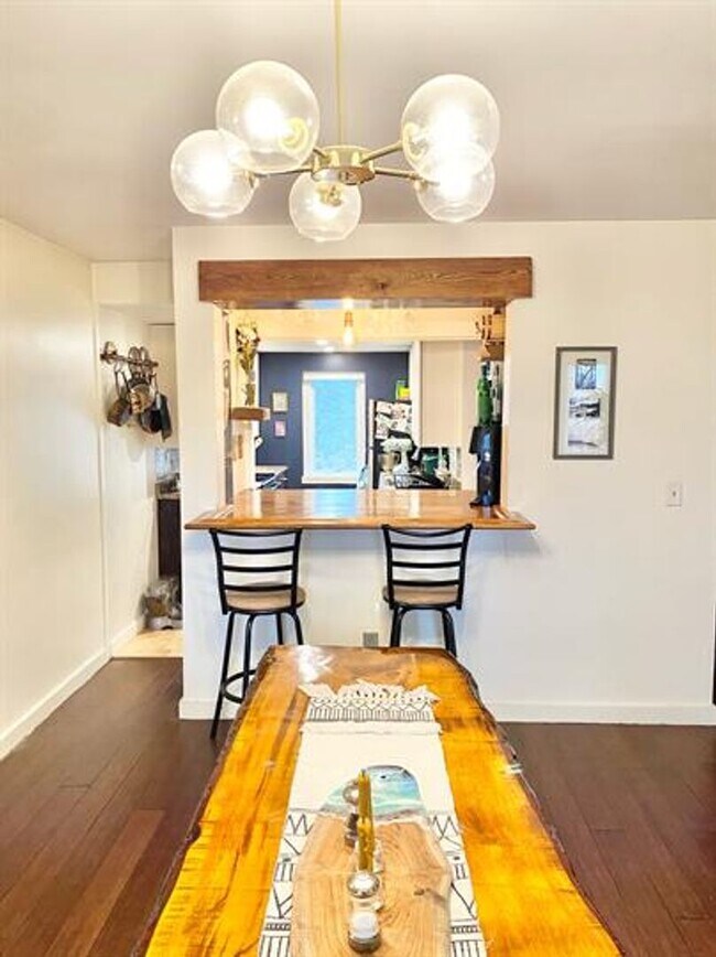 Building Photo - 2 Bedroom Condo South End of Burlington