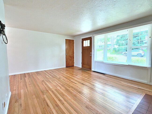 Building Photo - 12820 SW Edgewood St