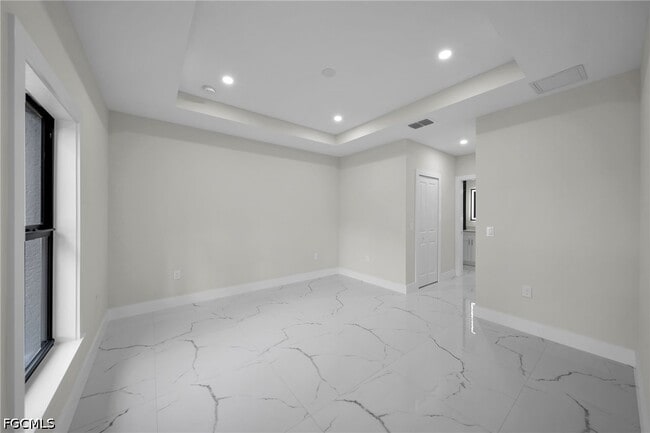 Building Photo - 636 Ladd St