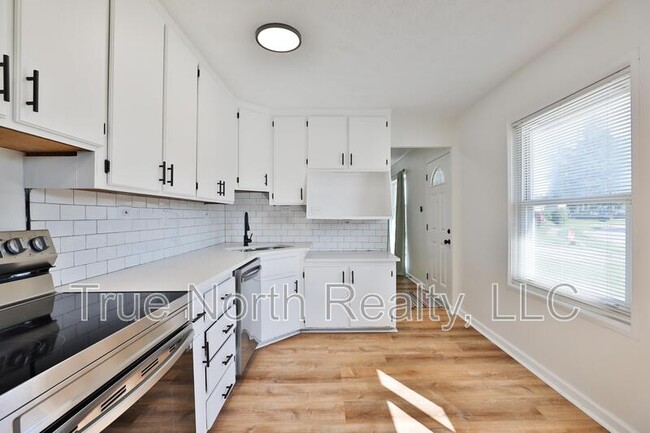 Building Photo - 601 Daventry Ln