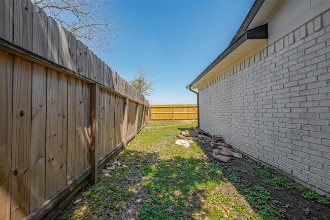 Building Photo - 6219 Canada Dr