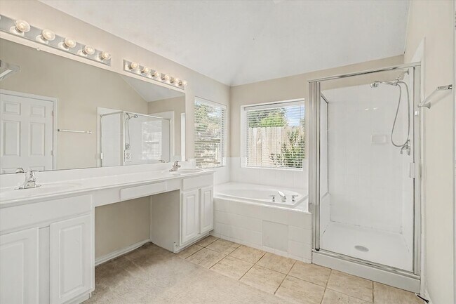 Building Photo - 16011 Belleshire Glen Ln