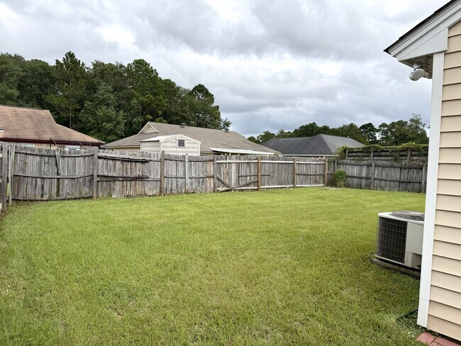 Building Photo - 212 Finn Cir