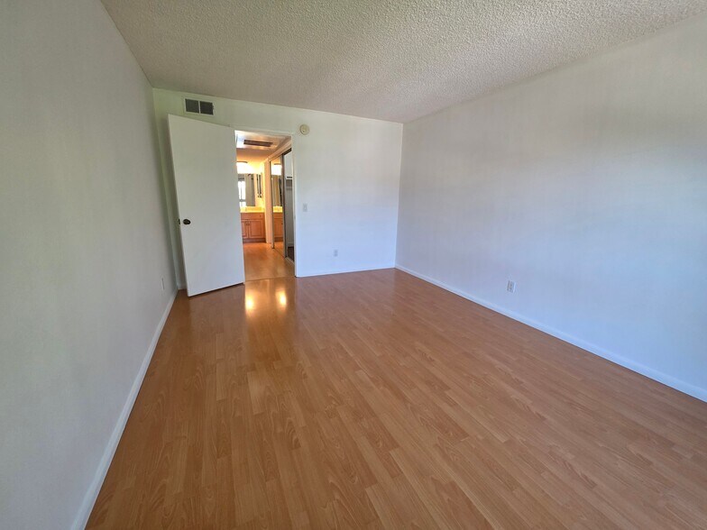 Building Photo - 500 Jackson Pl