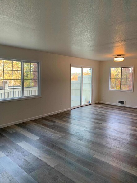 Building Photo - 10207 8th Ave NE