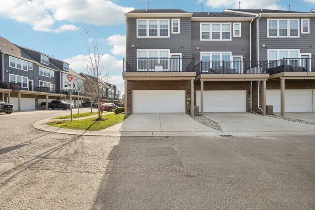 Building Photo - 202 N Sydney Ct