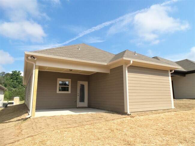 Building Photo - Home for rent in Odenville... Available to...