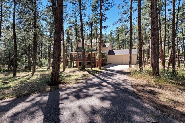 Building Photo - 3 bed 3.5 bath Home in Perry Park!