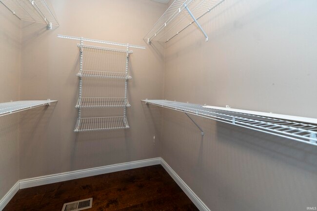 Building Photo - 8838 Hedgewood Ct