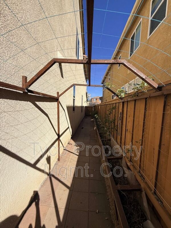 Building Photo - 5215 Sandbar Cove Way