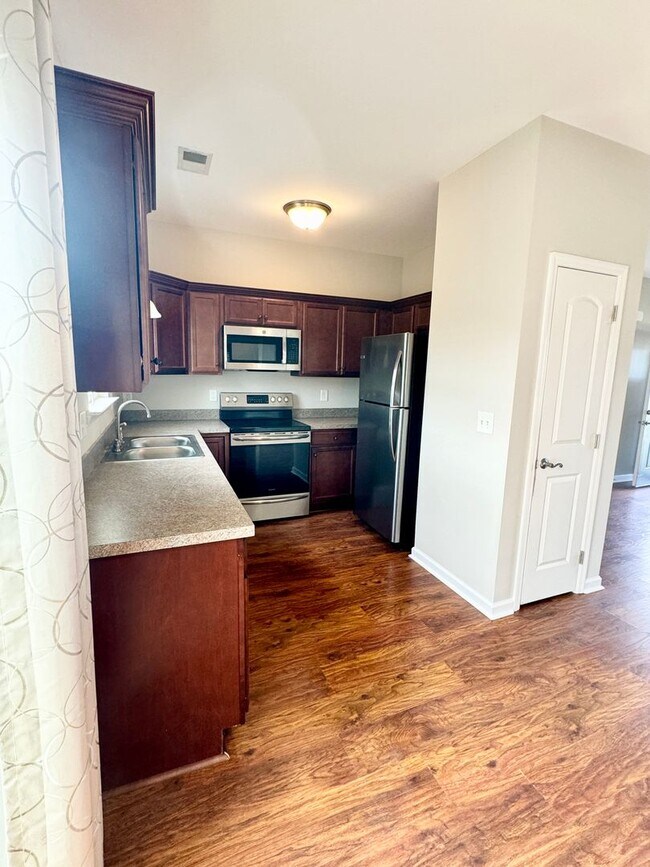 Building Photo - AVAILABLE 3 Bedroom/ 2 Bath with attached garage! Beautiful finishes throughout