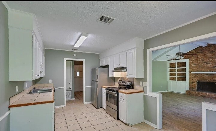 Building Photo - 2128 Thousand Oaks Dr