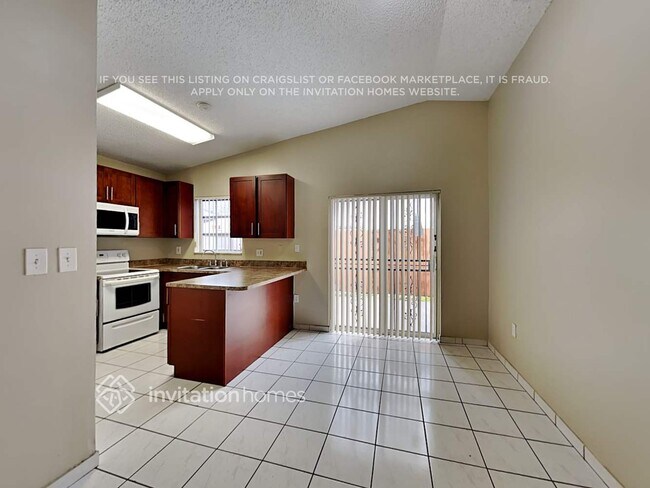 Building Photo - 2579 W 70th St