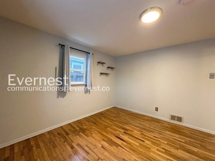 Building Photo - 1985 Ingalls St