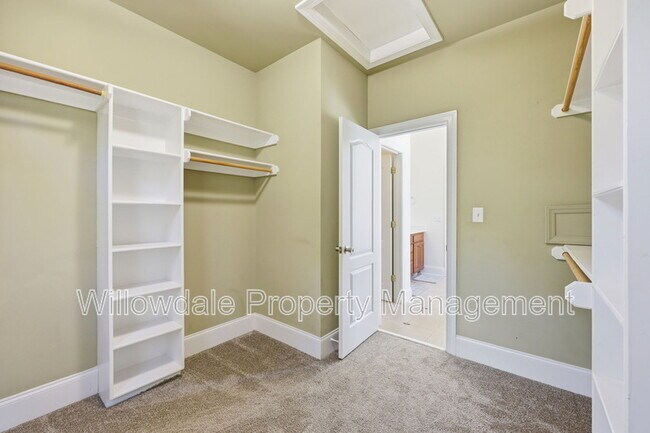 Building Photo - 223 Kinvara Ct