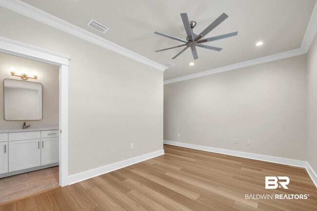 Building Photo - 27085 Park Dr