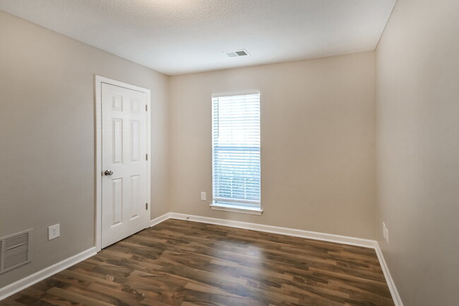 Building Photo - 658 Timber Creek S