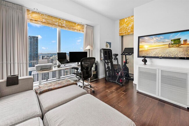 Building Photo - 1425 Brickell Ave