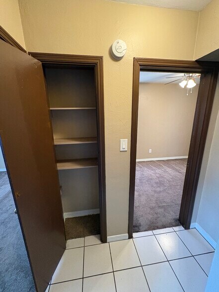 Building Photo - 611 W Hancock St