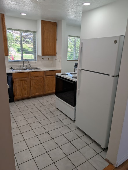 Building Photo - 651 N 200 W