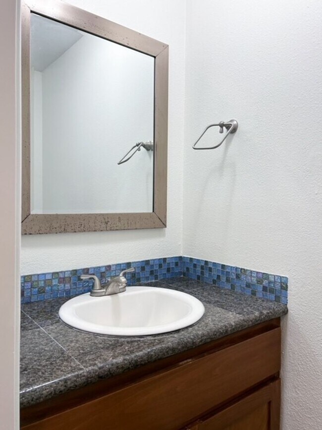 Building Photo - 3 Bedroom + 2.5 Bathroom Condo | Ralston Village Community | Ventura | Unfurnished