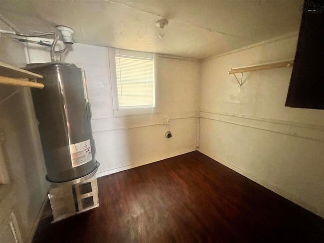 Building Photo - 2006 Bell St